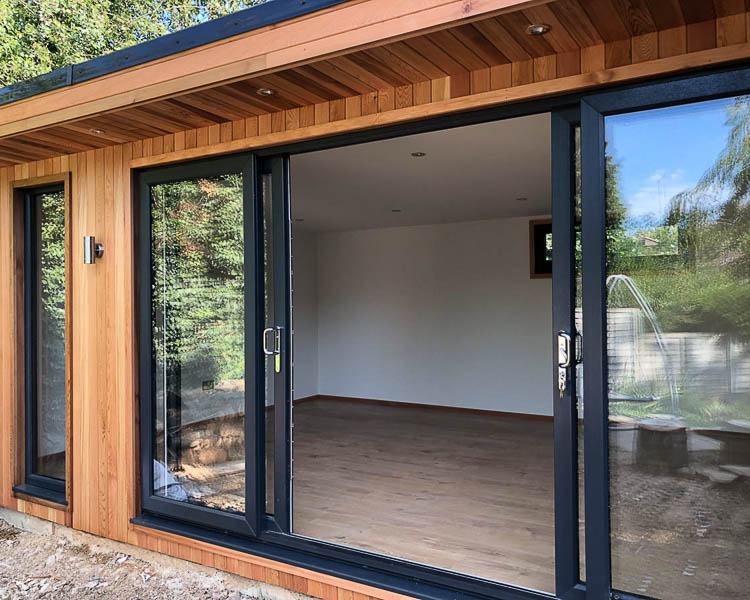 Garden offices by Crusoe Garden Rooms Limited