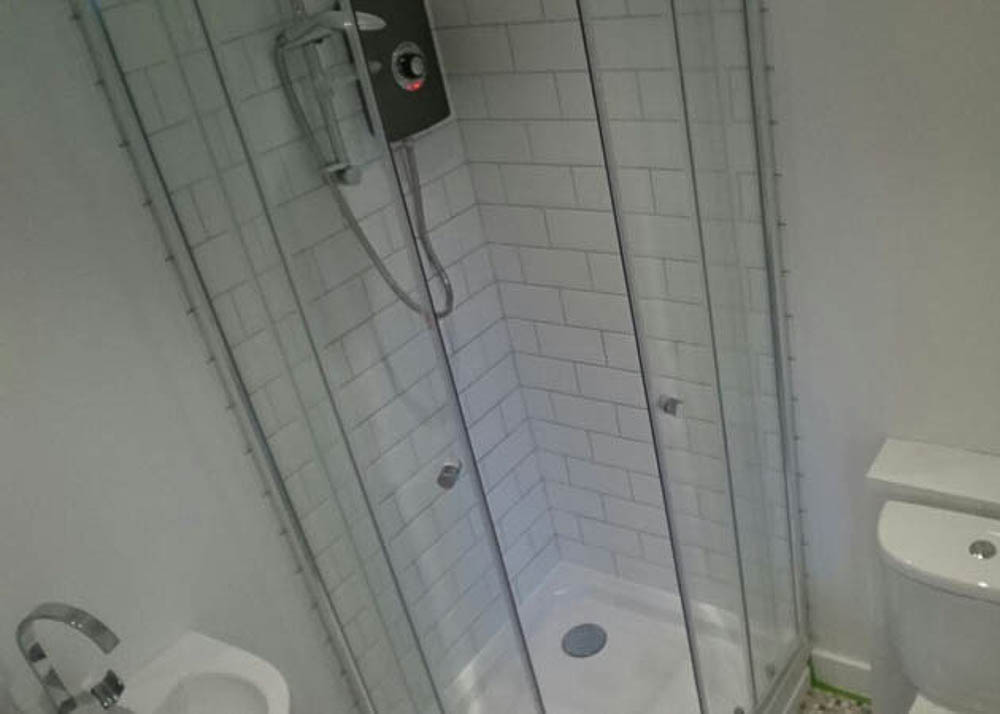 Example of a shower room in a Miniature Manors garden room