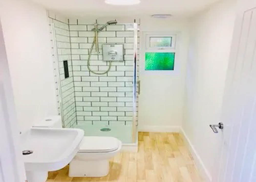 Example of a shower room in a Miniature Manors garden room