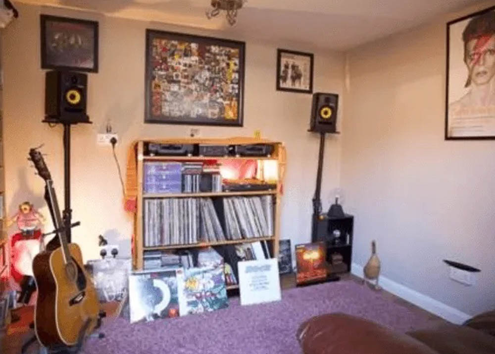 Example of a soundproof music room by Miniature Manors